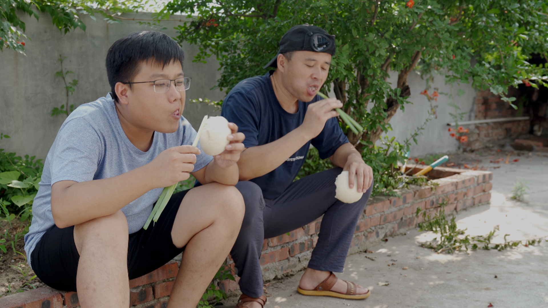 陪我吃一顿馒头大葱就受不了了,强烈要求改善伙食~